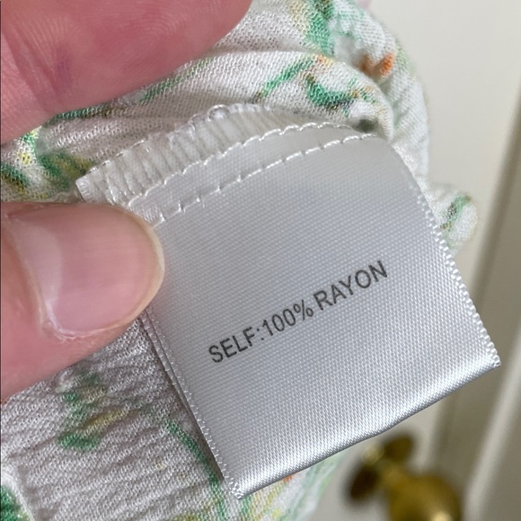 Rose & Olive White Floral Blouse - Picture 4 of 4